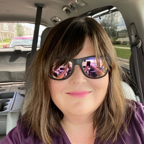 Meet your Posher, Kerri - Picture 2 of 2